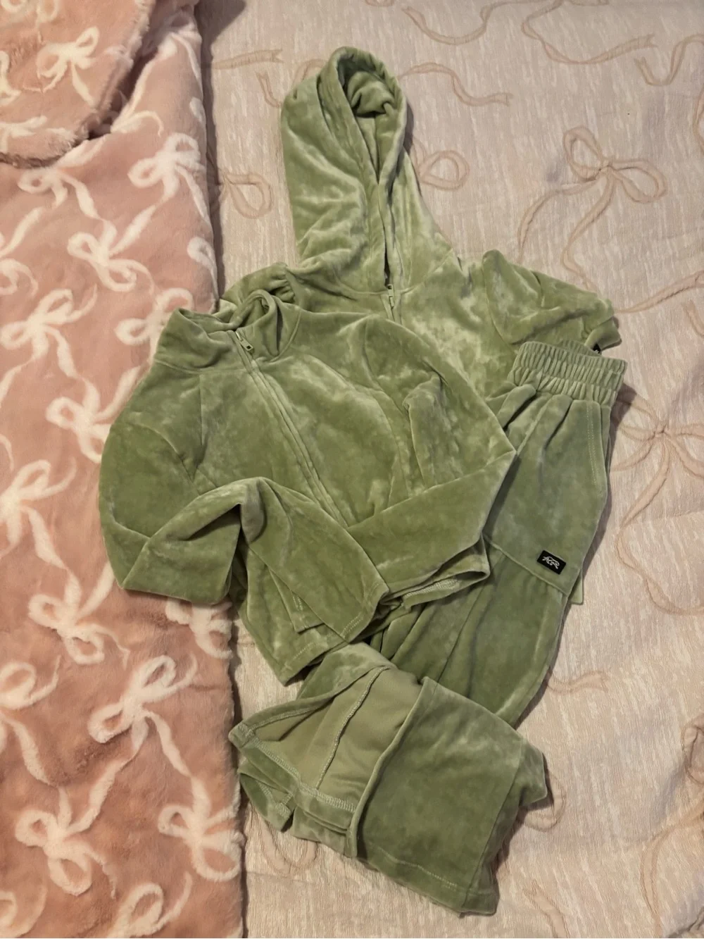 Green Velvet Loungewear Set - Hoodie & Joggers Tiger Friday